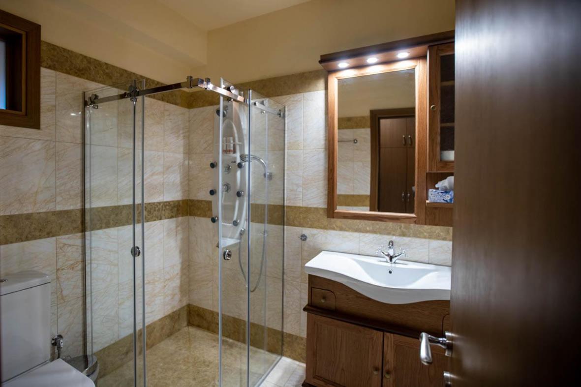 Rentinia Inn Rentina Экстерьер фото