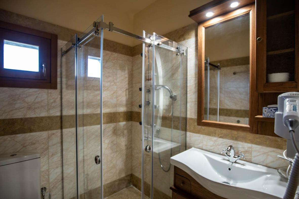 Rentinia Inn Rentina Экстерьер фото
